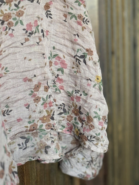 Blusa de cuello alto con flores otoñales y estilo artístico para mujer