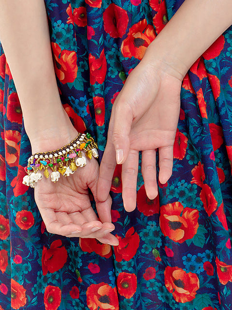 Pulsera turquesa tejida con elefante bohemio para mujer